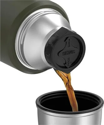 Produktbild von Thermoskanne mit Getränkehalter 470 ml THERMOS – Militärgrün