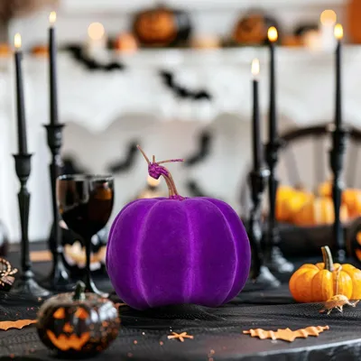 Immagine prodotto di Decorazione per Halloween: zucca, 16,5 cm, color viola, con piume e glitter