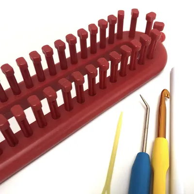 Produktbild von Langes Rotes Strickseil mit 52 Nadeln für Bastelarbeiten
