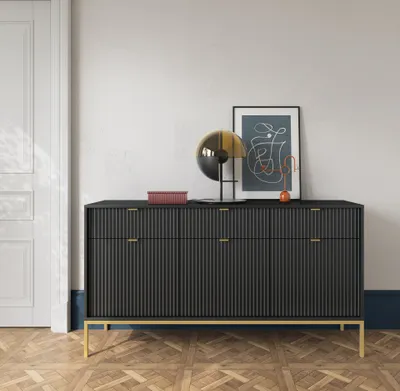 Produktbild von Sideboard 150 cm Visanna – Dreitürige Kommode mit Schubladen, geriffelten Fronten & goldenen Griffen (Schwarz + Gold)