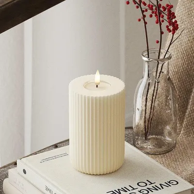 Produktbild von Deluxe Homeart LED Kerze Echtwachs fernbedienbar 8x12,5 cm gerillt creme