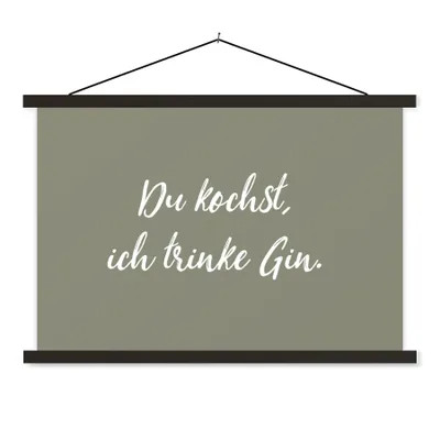 Produktbild von MuchoWow® Textilposter Du kochst, ich trinke Gin - Zitate - Trinken - Sprichwörter 60x40 cm mit schwarzem Rahmen - Hölzernes
