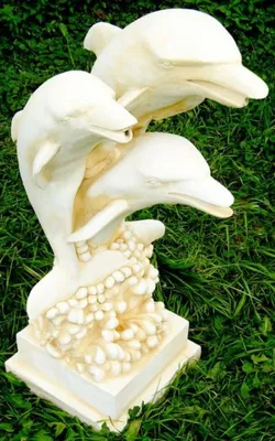 Produktbild von Casa Padrino Jugendstil Wasserspeier Skulptur Delfine Weiß / Sandfaben H. 80 cm - Gartendeko Wasserspeier Figur - Garten Deko Accessoires