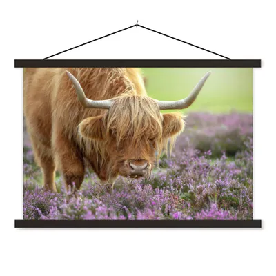 Produktbild von MuchoWow® Textilposter Schottische Highlander - Blumen - Natur 60x40 cm mit schwarzem Rahmen - Hölzernes