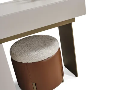 Obrázek produktu pro Béžová dřevěná stolička v elegantním designu do obývacího pokoje a ložnice