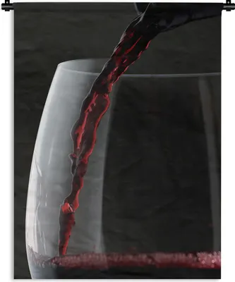 Produktbild von MuchoWow® Wandteppich Wandbehang Schöne Nahaufnahme eines Glases Rotwein beim Einschenken 60x80 cm Tapisserie Dekoration Wandtuch - Decke - Wandtücher - Wohne