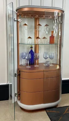 Produktbild von Casa Padrino Luxus Barschrank Weiß / Grau / Kupfer 80 x 50 x H. 165 cm - Beleuchteter Massivholz Weinschrank mit 2 Türen - Wohnzimmer Möbel - Bar Möbel - Hotel Möbel - Luxus Kollektion