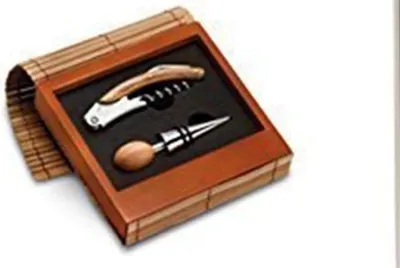 Produktbild von Weinzubehör Geschenkset 2-teilig mit Korkenzieher und Flaschenverschluss in Holzbox