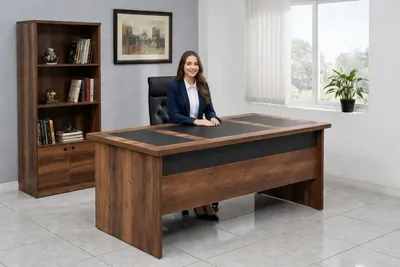 Image de Bureau avec finition en cuir et un plan de travail spacieux