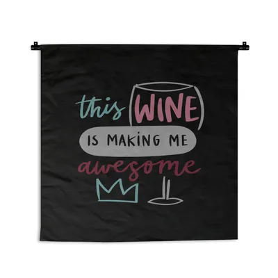 Produktbild von MuchoWow® Wandteppich Wandbehang Zitat "Dieser Wein macht mich geil" mit schwarzem Hintergrund 150x150 cm Tapisserie Dekoration Wandtuch - Wohnaccessoires - Modernes