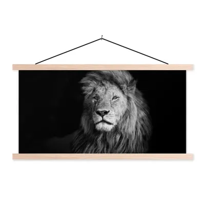 Produktbild von MuchoWow® Textilposter Wildlife - Löwe - Schwarz - Weiß 60x30 cm mit holzfarbenen Rahmen - Dekoration