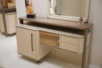 Obrázok produktu pre Elegantný drevený toaletný stolík béžovej farby so zrkadlom