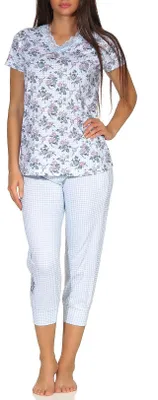 Produktbild von Klassischer Capri Damen Pyjama halbarm Schlafanzug im florales Muster und mit Spitzenbesatz ; hellblau , 36