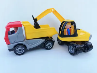 Produktbild von LENA Baustellenfahrzeuge Set mit Bagger & Kipper, 23 Teile