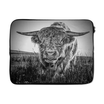 Produktbild von MuchoWow® Laptop Hülle 15 Zoll Schottischer Highlander - Schwarz und Weiß Laptoptasche - Laptoptasche - Sleeve - Rundum-Schutz