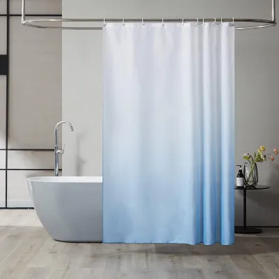 Produktbild von Textiler Duschvorhang, schimmelresistent, wasserdicht, waschbar, aus Polyestergewebe, weiß bis hellblau, 150 x 180 cm mit 10 Duschvorhangringen.