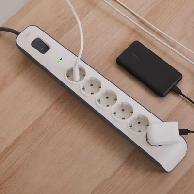 Produktbild von Belkin Surgemaster Überspannungs schutz 6-fach Steckerleiste