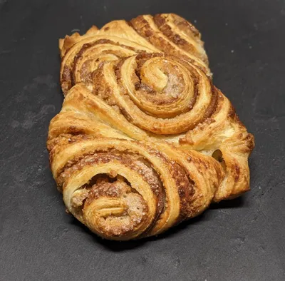 Produktbild von Vestakorn Franzbrötchen - 2x saftige Franzbrötchen mit Zimt & Kakao