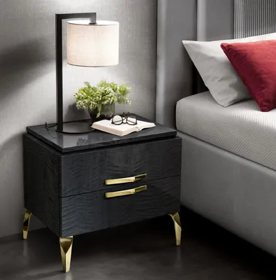 Produktbild von Nachttisch aus Holz – Für Ihr Schlafzimmer: Praktisch und elegant.