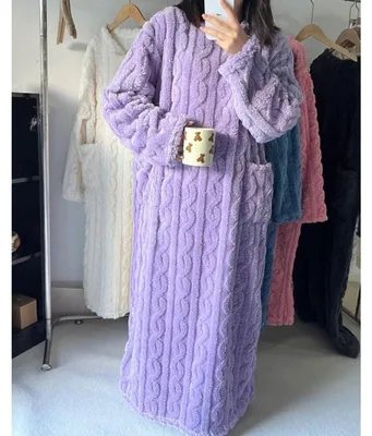Produktbild von Plüschiger Damen-Bademantel, lang, weich, mit Knöpfen, Hausmantel aus flauschigem Fleece, warmer Winterbademantel mit Taschen
