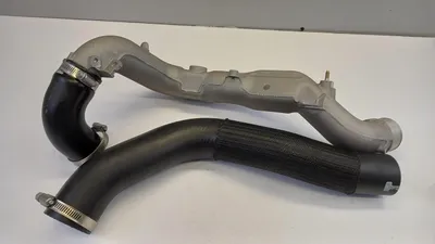 Obrázok produktu pre Originálna hadica preplňovacieho vzduchu pre MAZDA 3 2.0 TD RF8B1324X