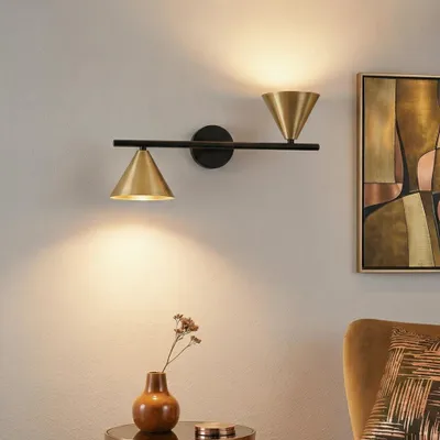 Productafbeelding van Wandlamp Conico dubbel zwart met goud, AI-gegenereerde afbeelding