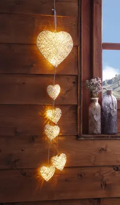 Produktbild von Dekohänger mit 6 Herzen in weiß mit LED Beleuchtung