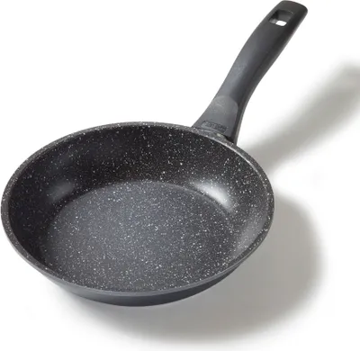 Produktbild von Stoneline Mehrzweckbratpfanne 6840, Aluminiumguss, Anthrazit, Ø 20 cm, Höhe 4,1 cm, Volumen 1,0 L, kratzfeste STONELINE®-Antihaftbeschichtung mit echten Steinpartikeln, für alle Herdarten (inkl. Induktion), backofengeeignet bis 180 °C, Kaltgriff