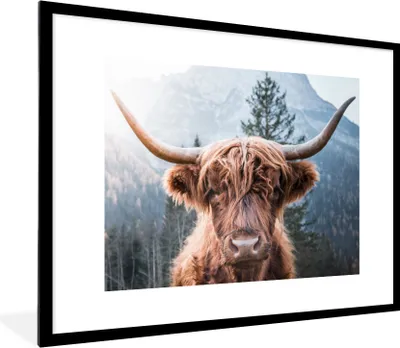 Produktbild von MuchoWow® Gerahmtes Poster Schottischer Highlander - Kuh - Berg 80x60 cm - Poster mit Schwarzem Bilderrahmen Wandposter Rahmen Foto Bilder - Schlafzimmer-Dekorationen - Fotoposter