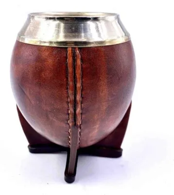 Produktbild von YVY Maté – Mate-Kalebasse Torpedo Alpaka 200 ml – Leder Ocker, Alpaka-Ring – handgefertigt in Uruguay