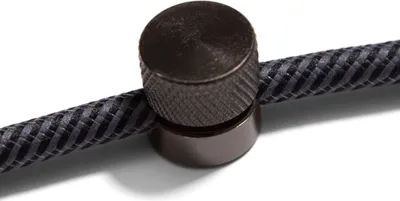Immagine prodotto di Creative-Cables Fissaggio a parete Sarè – (Nero perla, Ø 16 mm, H 15 mm, 2 pezzi, per cavi Ø 5-8 mm) – In alluminio – Include vite e tassello