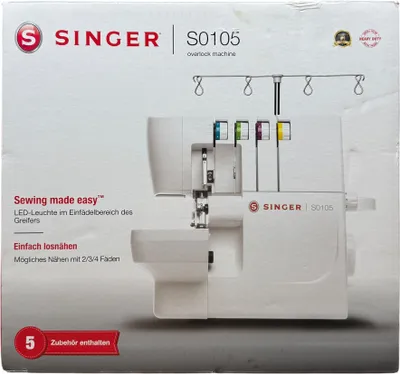 The image shows the packaging box for a Singer S0105 overlock sewing machine.