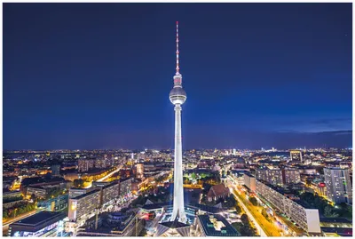 Produktbild von Wallario Premium Glasbild, freischwebende Optik, kräftige Farben, Größe 90 x 60 cm Motiv Fernsehturm Berlin bei Nacht