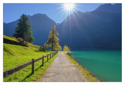 Produktbild von Wallario selbstklebendes Poster - Uferweg am Bergsee, Größe: 61 x 91,50 cm