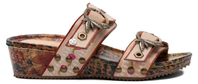 Produktbild von Flip-Flops Beige mehrfarbig Boho-Stil mit dekorativen Metallschnallen, zwei breiten Riemen, 5 cm Keilabsatz, Modell K740604001