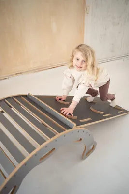 Produktbild von Große Montessori Bogenwippe mit Handgriffen + große WÖLKCHEN Rutsche - grau