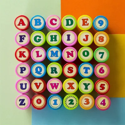 Zdjęcie produktu dla 36 sztuk: stemple z literami, cyframi, zestaw do stemplowania, dla dzieci, samokolorujące się, idealne na pierwszy dzień w szkole, prezent szkolny