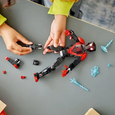 Produktbild von LEGO 76225 Marvel Miles Morales Figur, voll bewegliches Action-Spielzeug, sammelbares Spider-Man Set, Spielzeug für Jungen und Mädchen