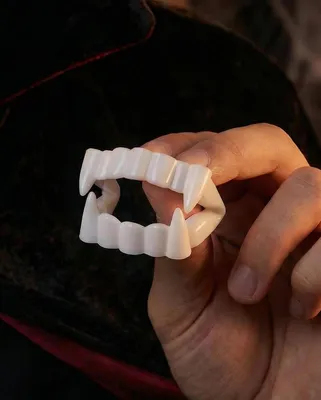 Produktbild von Preiswerte Dracula Zähne als Vampir Gebiss - Kostüm Accessoire für Halloween