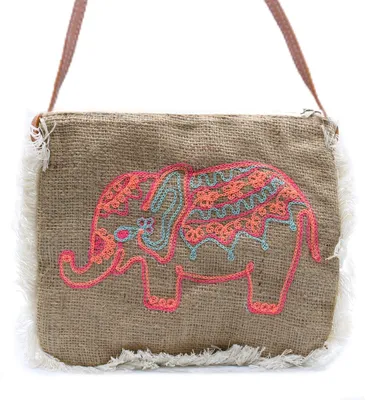 Imagen del producto de Bolso con flecos - Bordado Elefante