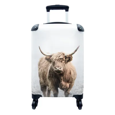 Produktbild von MuchoWow® Koffer Handgepäck Trolley Rollkoffer Kleine Reisekoffer mit 4 Rollen - Scottish Highlander - Gras - Weiß - Cabin Size < 55x40x23 cm & 55x40x20 cm - Fotokoffer - Kabinenkoffer - Boardgepäck - Reise-Box - Reisekoffer - Reisegepäck - Koffer mit Bild - Trolley für Kinder