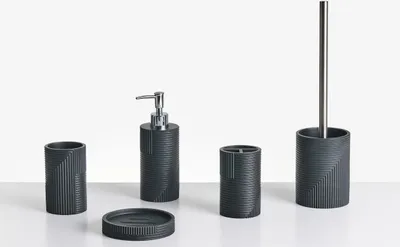 Produktbild von BELIANI Badezimmer Set 5-Teilig Schwarz Kunstharz Strukturiert Modern Seifenschale Seifenspender Zahnbürstenhalter Toilettenbürste Becher Bad-Zubehör