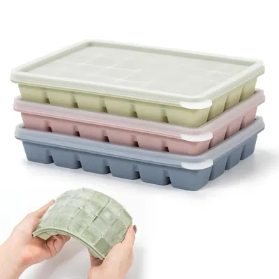 Produktbild von Silikon-Eiswürfelform mit Deckel – 24er Würfel, BPA-frei, wiederverwendbar, 3er Set, für Babynahrung, Kaffee und Eiscreme, 2 × 2 × 2 cm