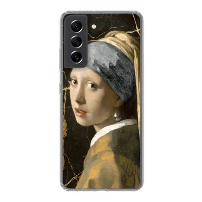 Produktbild von MuchoWow® Handyhülle Schutzhülle Hülle für Samsung Galaxy S21 FE Mädchen mit einem Perlenohrring - Marmor - Gold Silikon Softcase Handy Hülle - Mobiltelefonhülle