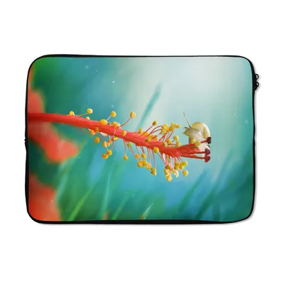Produktbild von MuchoWow® Laptop Hülle 14 ZollSchnecke auf Pflanze Laptoptasche - Laptoptasche - Stoßsicher - Schutzhaube