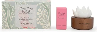 Imagen del producto de Difusor de aromas Laura Ashley, fragancia Ylang Ylang y almizcle, dimensiones: 9x11x16 cm, materiales: cerámica, vidrio, madera de paulownia, ambientador