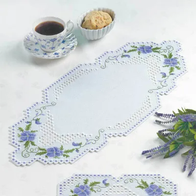 Produktbild von Permin Hardanger Tischläufer Stickpackung "Pensé", Zählmuster, 25x67cm, 63-2808