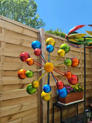Produktbild von Buntes Windrad für den Garten aus Metall