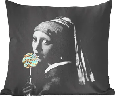 Produktbild von MuchoWow® Zierkissen Sofakissen Wohnzimmer Dekokissen 40x40 cm Das Mädchen mit dem Perlenohrring - Vermeer - Süßigkeiten - Foto Kissen - Schlafzimmer Dekoration