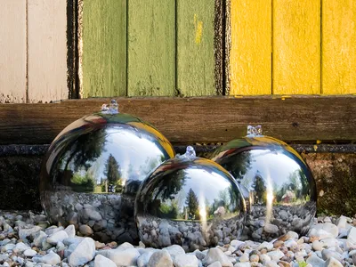 Produktbild von Köhko® Gartenbrunnen 21002 (20, 24 und 29 cm) 3er Kugelbrunnen-Set aus Edelstahl mit LED-Beleuchtung